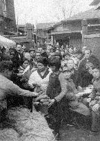 People, making line of ration for yam potato in March 1940.